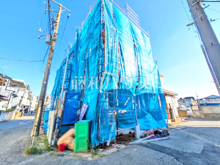 2階にリビングを設置することで道路や外からの視線が届きにくい、プライバシー性の高いリビングでゆっくりと寛ぐことができます。 　【新座市東３丁目】／撮影日2026/10/10