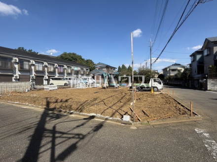現場風景　【東久留米市下里７丁目】 建物のプレゼンをさせていただきますので、実際の完成イメージを思い描いていただくことができます。お気軽にお問合せ下さい。 ／撮影日2026/10/10