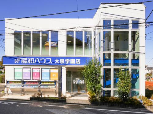 店内にお客様用駐車場がございます。