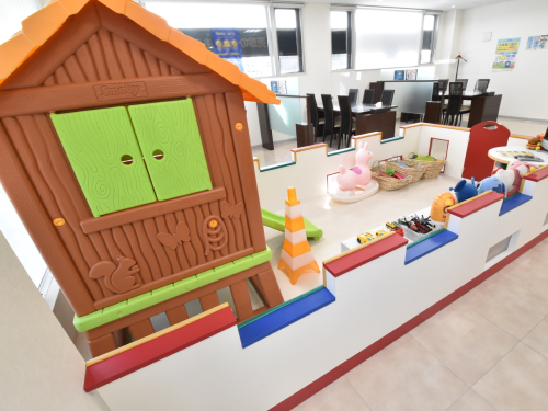 お打ち合わせ中でも、おもちゃで遊んだりビデオを見て楽しめるキッズスペースがございます！