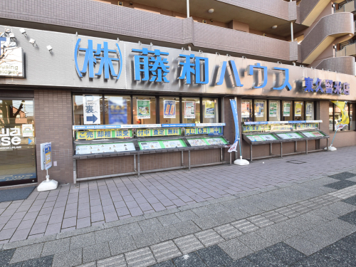 西武池袋線「東久留米」駅西口より　マロニエ富士見通り沿いに徒歩4分　「東久留米駅前店」がございます
