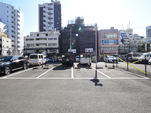 お車で来られた際は当店の無料駐車場がございます！　ご利用くださいませ！