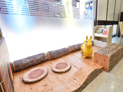 キッズルームが2か所ございますので、お子さま連れでも安心してご来店いただけます！