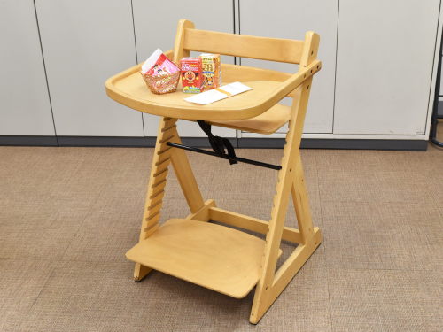 お子さま用のイスもご用意しております。　お気軽にお声がけくださいませ！