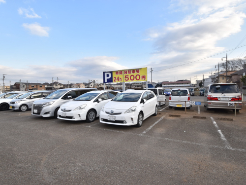 お客様用駐車場がございます！　お車でお越しの際、ご利用ください！