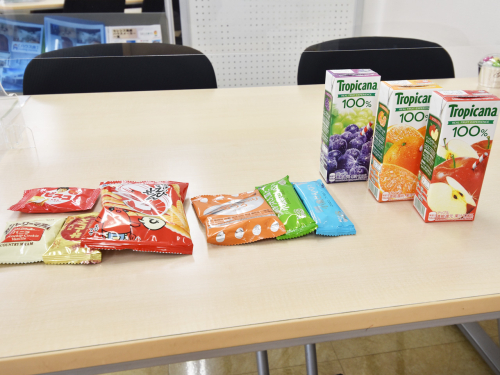 お飲み物やお菓子をご用意しております。お気軽にお声掛けください。