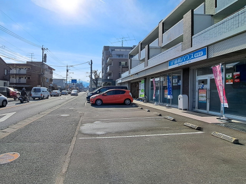 藤和ハウス福岡店は、国道202号線「小田部交差点」を北へ約100mの場所にございます。