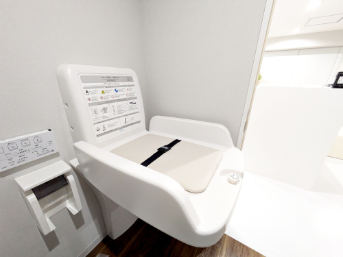 おむつ替えの際には、店内にオムツ交換台をご用意しておりますので、ご自由にお使いください！