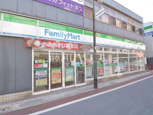 ファミリーマート東長崎駅南店