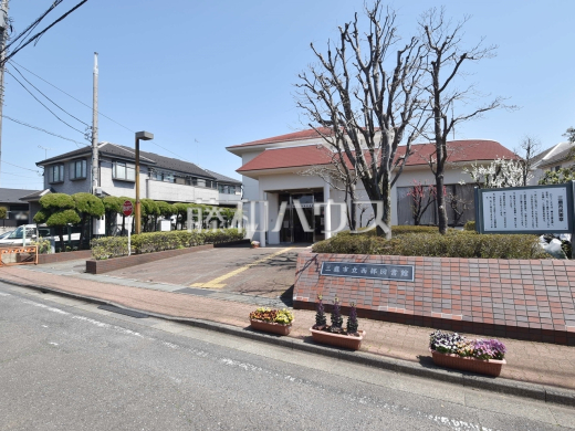 三鷹市立 西部図書館