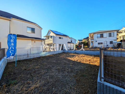 2号地　現地写真　【日野市西平山５丁目】
道路から奥まった住まいは、車や人通りも気にならずプライバシーの確保された住空間を保つことができます。　