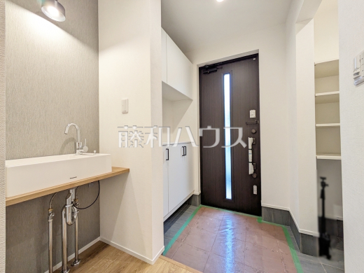 玄関の手洗い器・玄関収納　【東村山市廻田町３丁目】