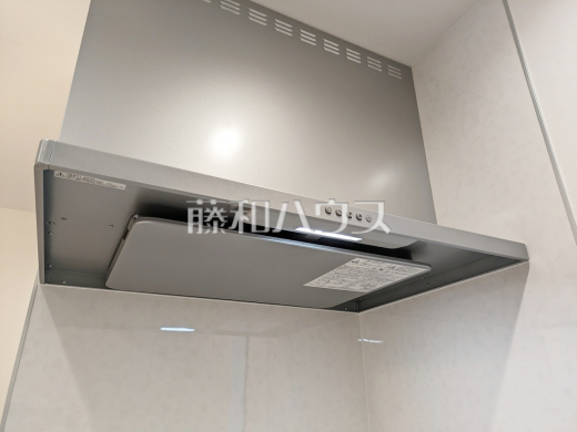 レンジフード　【東村山市廻田町３丁目】　お手入れのしやすいレンジフードは見た目もスッキリしていて、料理時の油煙やニオイを効率的に外に出せます。