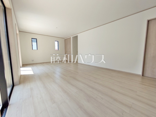 C号棟　リビング　【春日井市味美白山町１丁目】