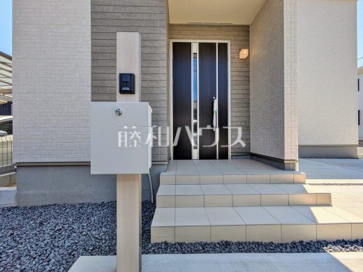 C号棟　玄関　【春日井市味美白山町１丁目】