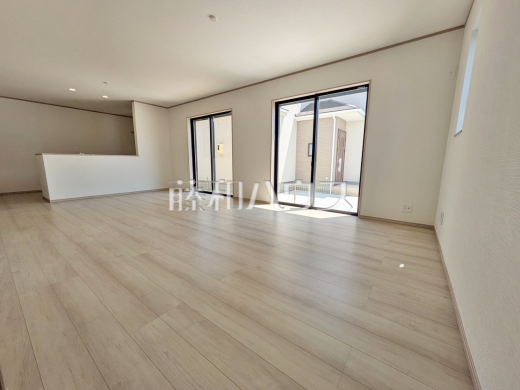 C号棟　リビング　【春日井市味美白山町１丁目】