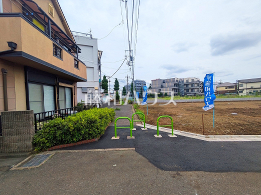 接道状況および現場風景　見学はしたいけど、なかなか時間が取れない・・・そんな方に出勤前や仕事終わりにマイホームを見学できるサポートをいたします！【練馬区土支田１丁目】