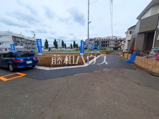 接道状況および現場風景　夜間や平日の見学も可能です。お客様のお家探しを徹底的にサポートいたしますのでお気軽にお問い合わせください。【練馬区土支田１丁目】