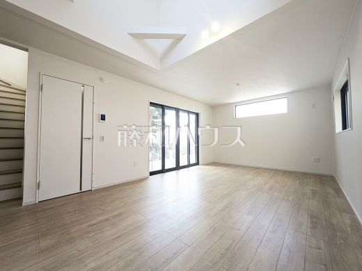 リビング　【東村山市青葉町２丁目】