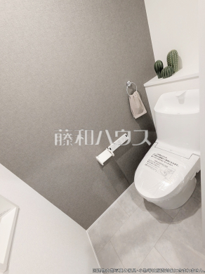 モデルハウス　パワーストリーム水栓&フチレス形状　【武蔵村山市大南１丁目】　強力な水流が便器鉢内のすみずみまで回り、少ない水でもしっかり汚れを洗い流します。さらに便器のフチはなくし、お掃除もラクラクです。