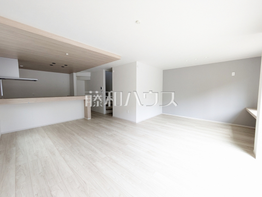 リビング　【福岡市早良区野芥６丁目】