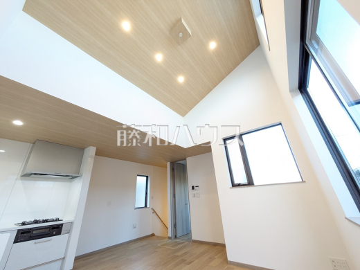 リビング　【日野市東豊田３丁目】