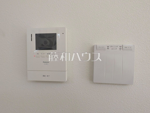 8号棟　TVモニター付インターフォン・床暖房　【三鷹市北野３丁目】　防犯に役立つTVモニター付インターフォン・埃を巻き上げにくく、心地よい温かさで快適に過ごせる床暖房