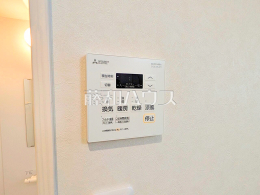 9号棟　浴室換気乾燥機リモコン　【三鷹市北野３丁目】　雨の日の強い味方！浴室換気乾燥機付きユニットバスで洗濯物が乾かせます。
