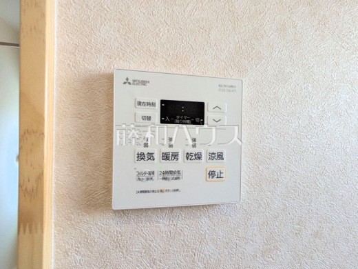 15号棟　浴室換気乾燥機リモコン　【三鷹市北野３丁目】　浴室換気乾燥機は梅雨の時期等、なかなか乾かない洗濯物を干すのに役立ちます！

