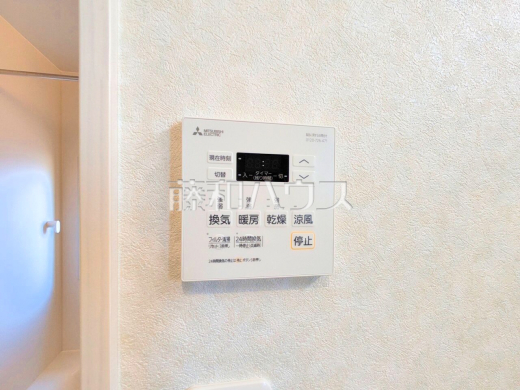 16号棟　浴室換気乾燥機リモコン　【三鷹市北野３丁目】　雨天時の洗濯物や浴室内のカビ防止としても活躍する浴室換気乾燥機
