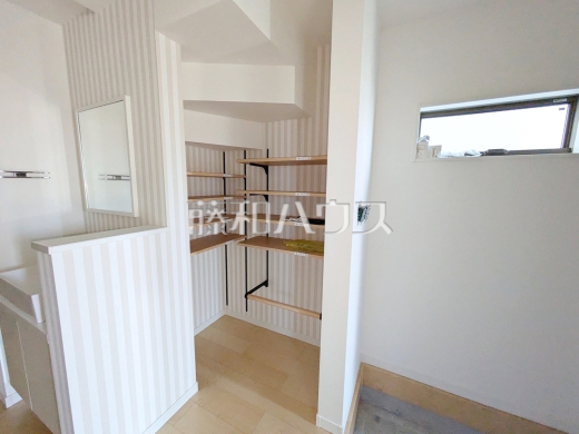 A号棟　シューズクローゼット　【練馬区大泉町２丁目】