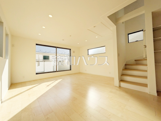 A号棟　リビング　【練馬区大泉町２丁目】