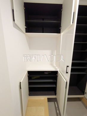 C号棟　玄関収納　【練馬区大泉町２丁目】