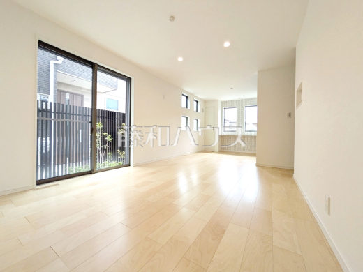 C号棟　採光溢れるリビングで、家族団らんのひと時をお過ごし下さい。　【練馬区大泉町２丁目】