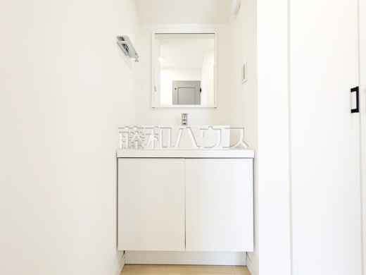 C号棟　セカンド洗面があるため、家族の時間が重なる朝の混雑がなくなります　【練馬区大泉町２丁目】