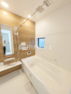 C号棟　一日の疲れを癒してくれるバスルームは、ゆったりと半身浴をしながら読書を楽しんだりお子様と一緒に入浴したりと寛げる空間です。　【練馬区大泉町２丁目】