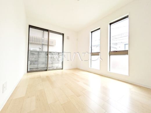 D号棟　収納が2つある約6帖の明るい居室【練馬区大泉町２丁目】