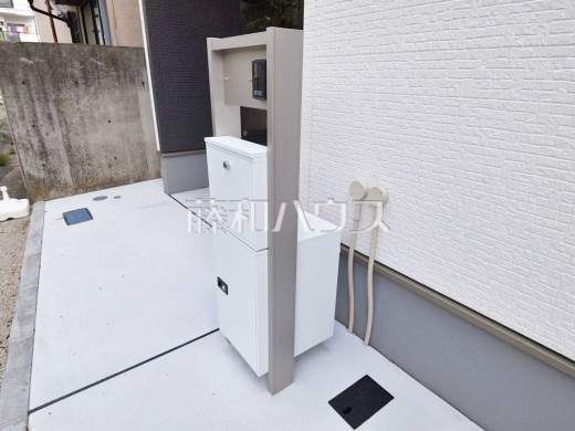 宅配ボックス　 ネット通販での荷物の受取り時に役立つ宅配ボックス！外出中でも帰宅時間を気にせず受け取れるのは便利ですね。 