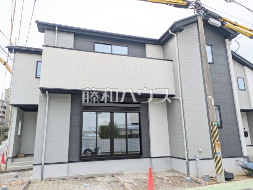 4号棟　外観　【福岡市城南区長尾４丁目】直線的ですっきりとしたスクエアなデザインです。