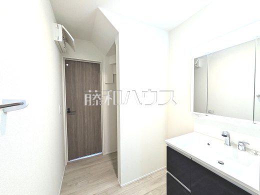 洗面室　【日野市東平山２丁目】シャワードレッサーで寝ぐせ直しも楽ちん！