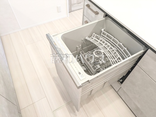 1号棟　食洗機　【八王子市小宮町】　まとめ洗いができ、乾燥まで行ってくれる食器洗い乾燥機で食事の後片付けが楽になります。