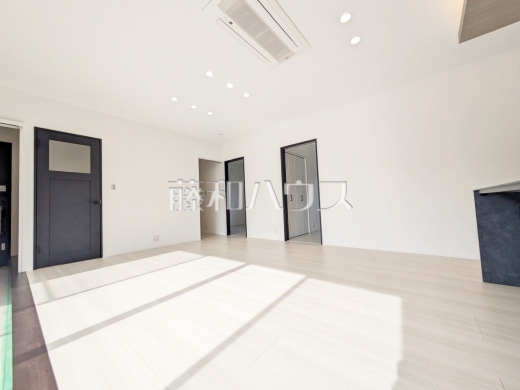 2号棟　リビング　【八王子市小宮町】