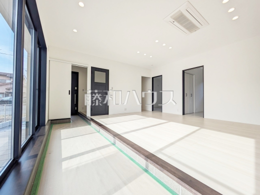 2号棟　リビング　【八王子市小宮町】