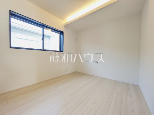 2号棟　居室　【八王子市小宮町】
見学はしたいけど、なかなか時間が取れない…そんな方に出勤前や仕事終わりにマイホームを見学できるサポートをいたします。　