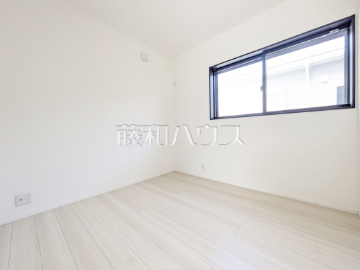 2号棟　居室　【八王子市小宮町】
経年による色や風合いの変化を味わえ、木の香りが感じられる無垢フローリング。