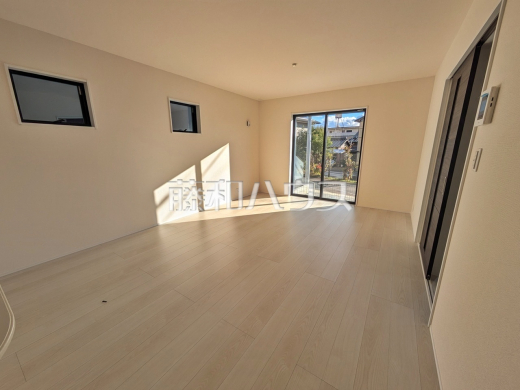 2号棟　リビング　【春日井市田楽町】