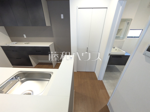 6号棟　キッチン・パントリー　【武蔵村山市大南１丁目】