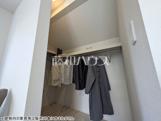 モデルハウス　ウォークインクローゼット　【三鷹市大沢２丁目】