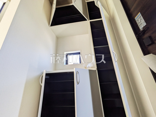 11号棟　玄関収納　【三鷹市大沢２丁目】