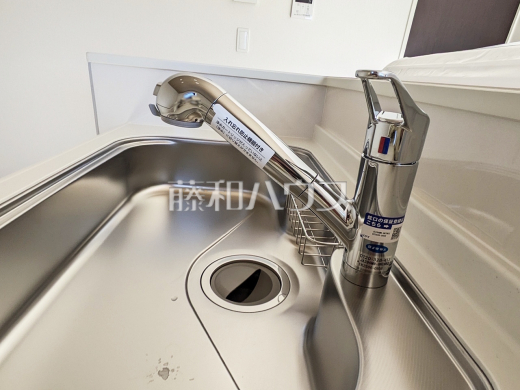 11号棟　浄水器一体型水栓　【三鷹市大沢２丁目】　いつでもおいしいお水が飲める浄水器一体型水栓も完備 
